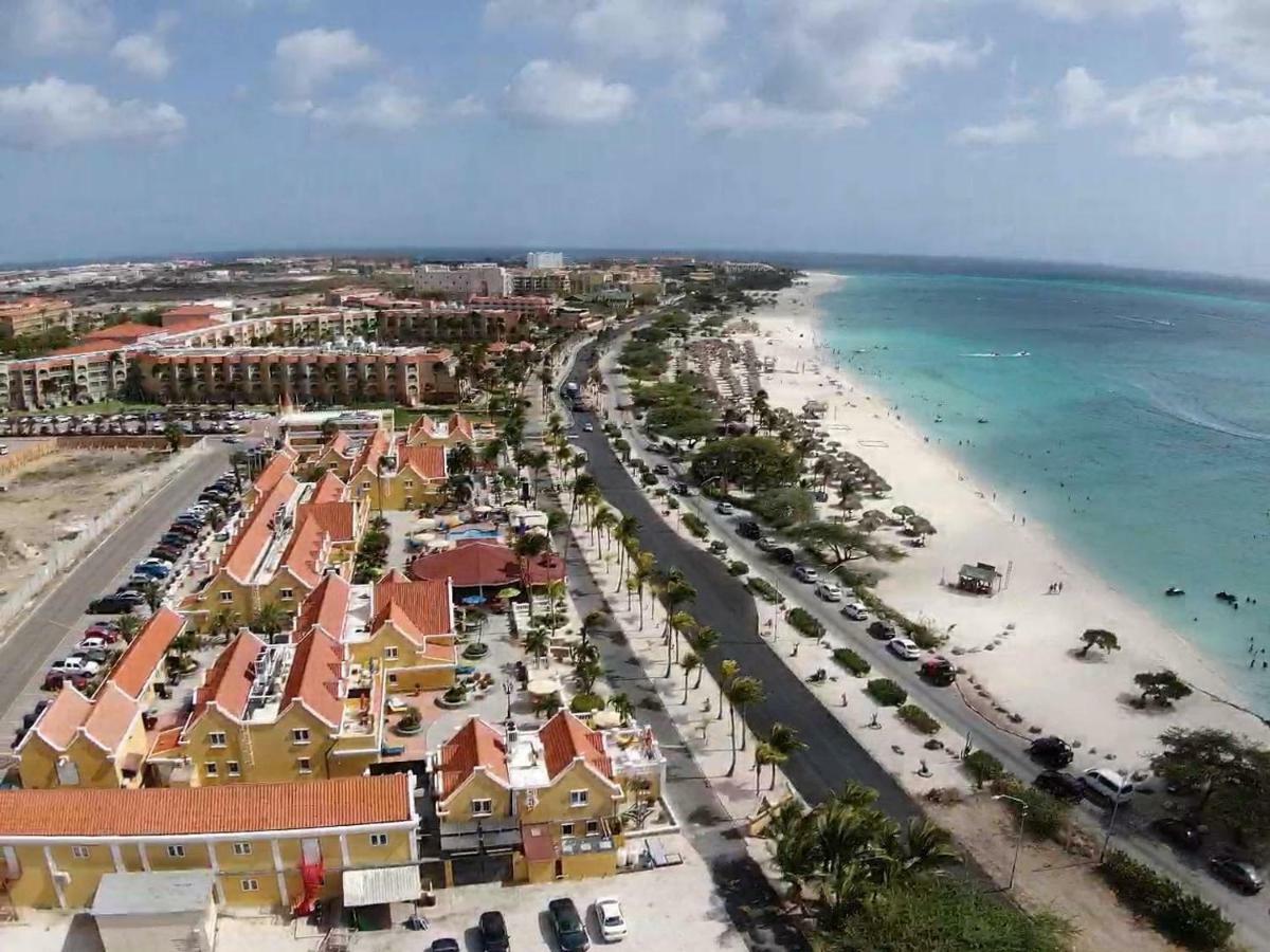 Hideout Suites - From Eagle Beach Palm Beach Exterior photo